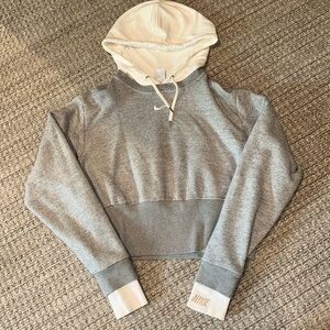 Nike Cropped Sweatshirt